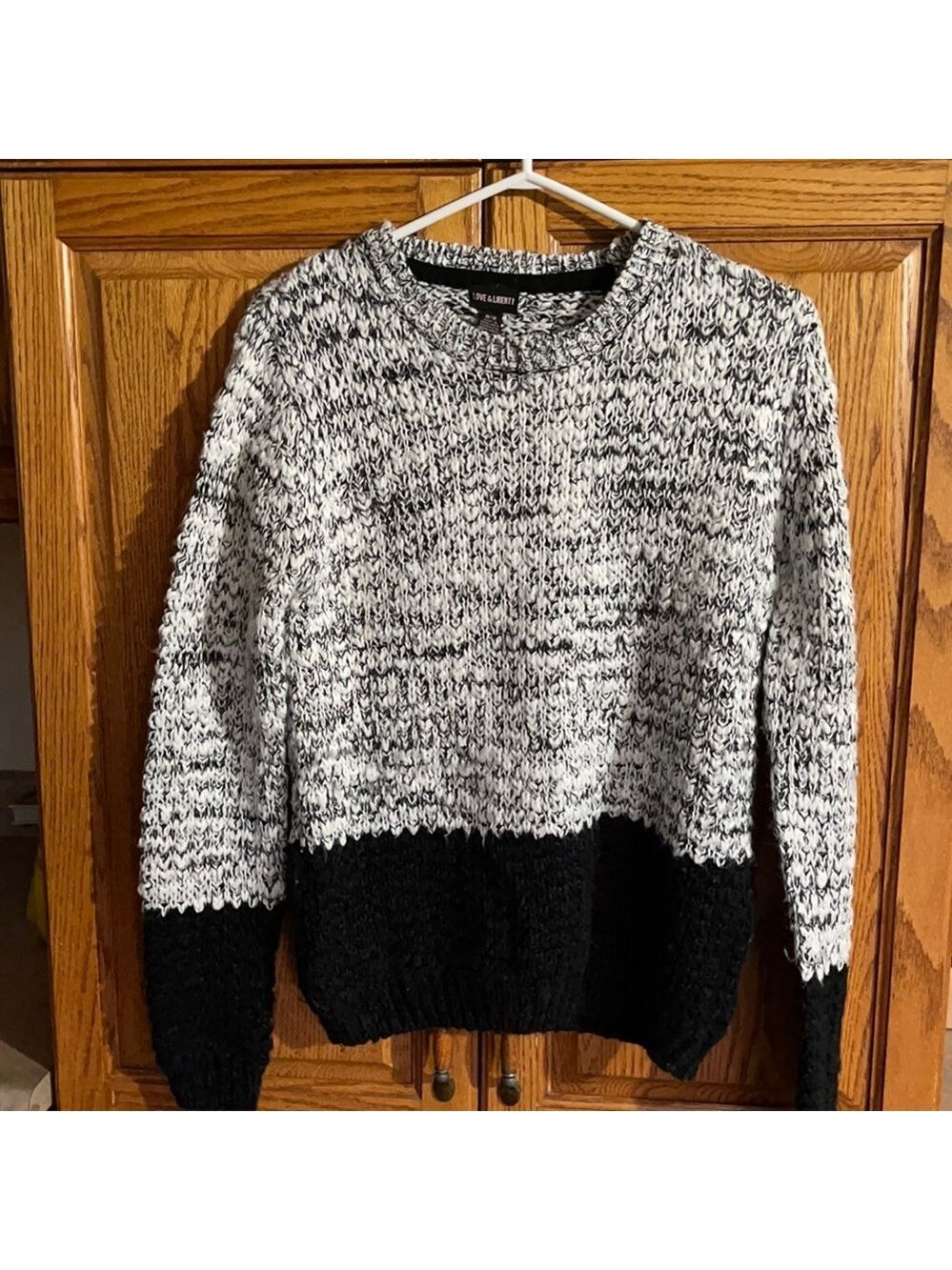 Love & Liberty sweater size M🔥🔥